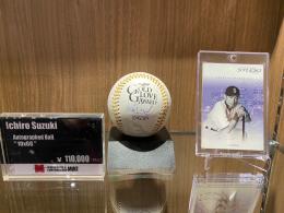 Ichiro Suzuki Autographed Ball “10×GG”