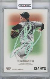 2025 BBM 読売ジャイアンツ #G05 / 山崎伊織 ホロ箔サイン入りパラレルカード【50/50】