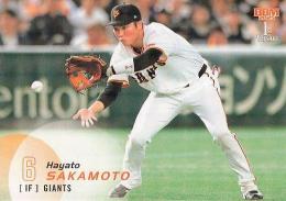 2025 BBM 1stバージョン #16 坂本勇人(巨人) キラカード版レギュラーカード