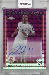 2024-25 Topps Chrome UEFA Club Competitions Rodrygo Chrome Autographs Magenta Geometric Refractors #CA-RY【39/75】 Real Madrid C.F.