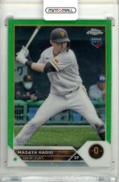 2023 TOPPS CHROME NPB ベースボールカード 萩尾匡也 Green Refractor Parallel【62/99】 巨人