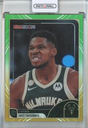 2025-26 Topps Hoops Giannis Antetokounmpo Rainbow Gold and Green #165【160/199】 Milwaukee Bucks