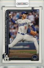 2025 Topps Series 2 Roki Sasaki Base RC #558