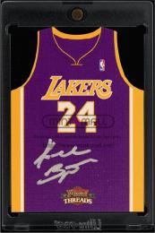 2010-11 Panini Threads #22 Kobe Bryant Team Threads Away Autographs【10/99】 (MSV#2473)