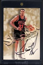 1998-99 SkyBox Premium #96 Scottie Pippen Autographics (MSV#2168)
