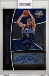 2016-17 Panini Totally Certified Dirk Nowitzki Representatives Autographs #7 10/50