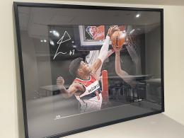 Rui Hachimura Autographed "Rim Protector" Photograph 【16×20】