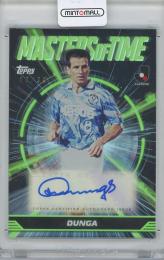 2025 TOPPS Jリーグ フラッグシップ / ドゥンガ(ジュビロ磐田) MASTERS OF TIME AUTOGRAPH Light Green Foil直筆サインカード 【35/99】