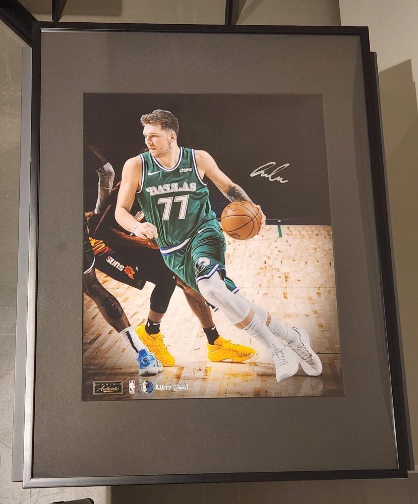 ミントモール / MINT 吉祥寺店 / 【PANINI社】PANINI AUTHENTIC Dallas Mavericks Luka Doncic  直筆サイン入りフォトグラフ(額装済、PANINI社証明書付き) 23/177